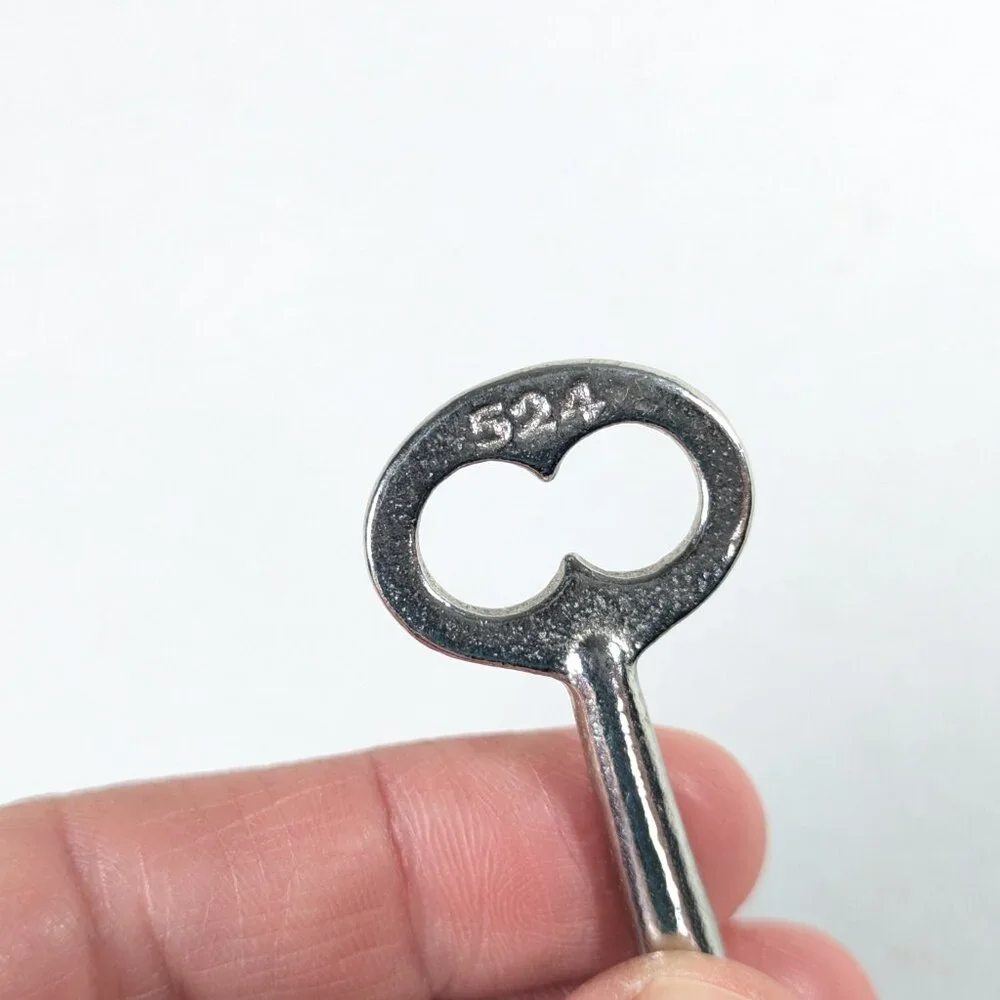 Vintage skeleton Key pendant TAYLOR 524, home decor, vintage latch key - Picture 3 of 6